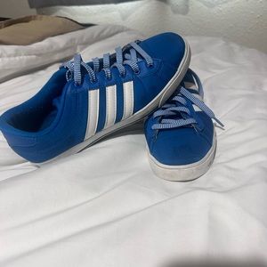 Adidas women’s shoe/sneaker. Size 8. Blue.